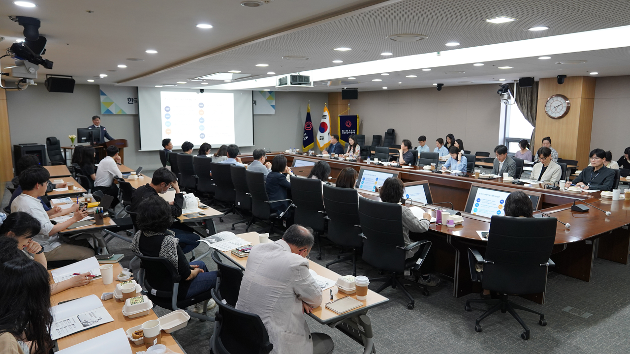KIHASA and KHIS Sign MOU-16