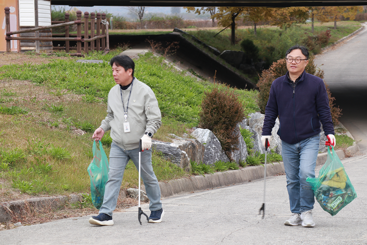 금강 주변 환경정화 자원봉사활동-4